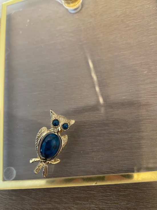 Artisan Jewelry - Artisan Gold-Tone Owl Brooch with Deep Blue Cabochons